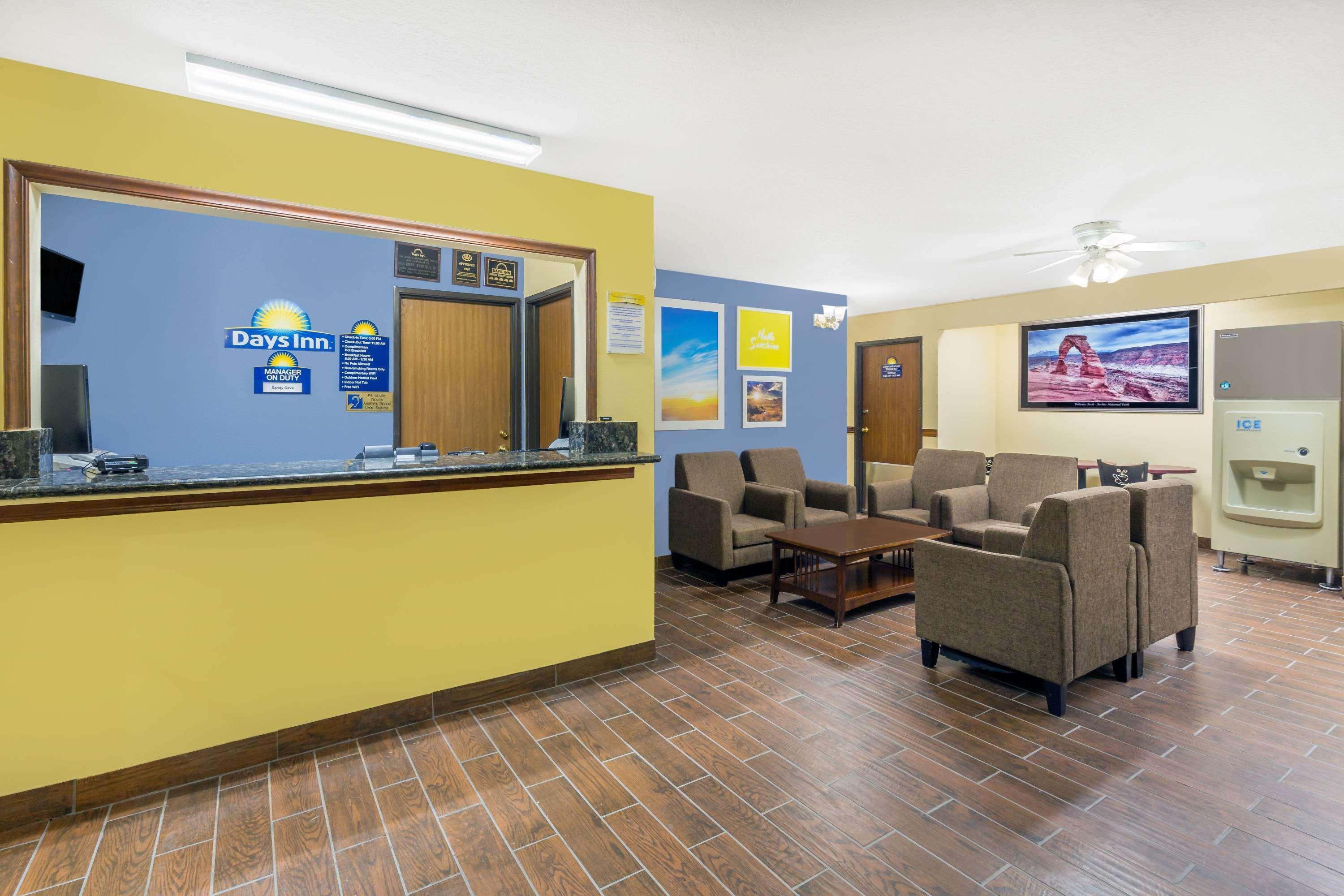 Days Inn By Wyndham Moab Exteriör bild