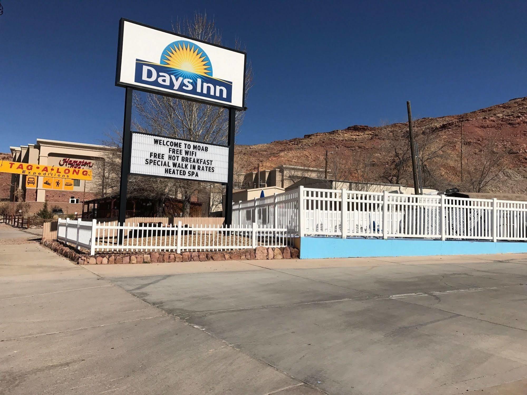 Days Inn By Wyndham Moab Exteriör bild